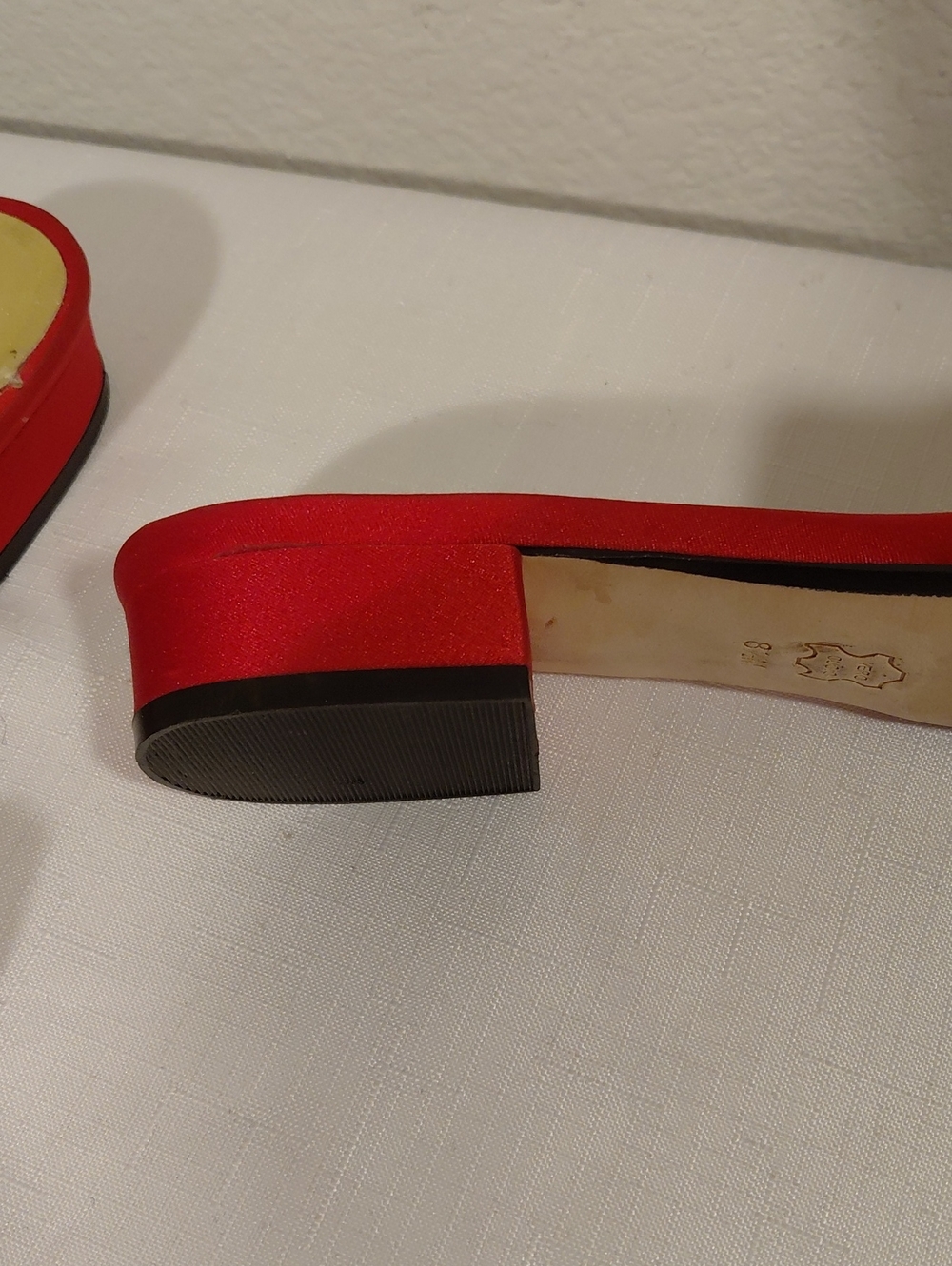 Jessica Bennett Red Ruffle Slides - Picture 3 of 4